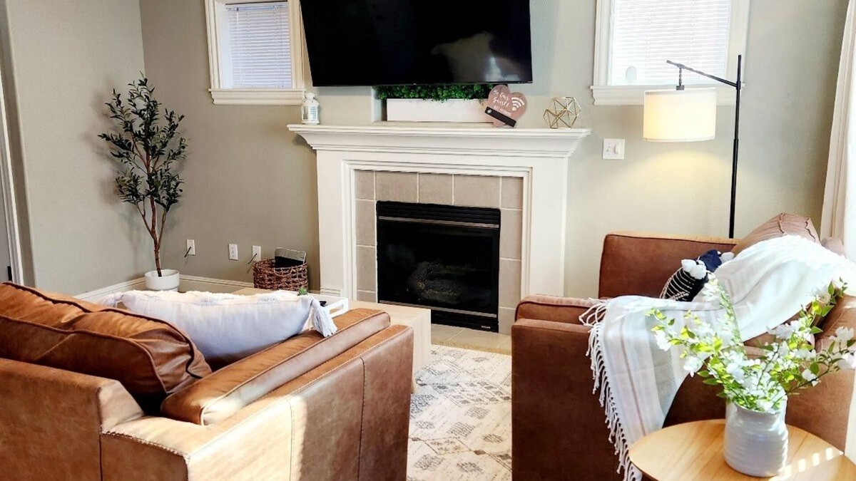 Wilkes East House | PDX - Gresham Home with King Bed, Dedicated Office, & Garage