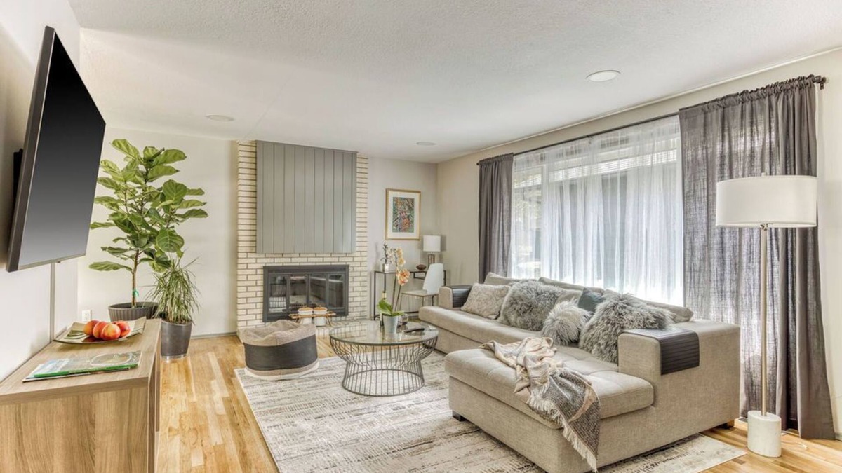 West Haven-Sylvan House | PDX Launching Pad - 2 bedroom house in a close-in, quiet Portland neighborhood