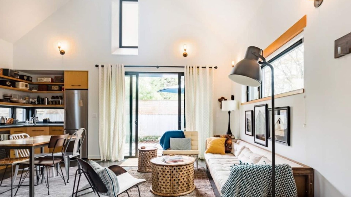 Hosford-Abernethy House | PDX Urban Barn Guesthouse near culinary rich Division St.
