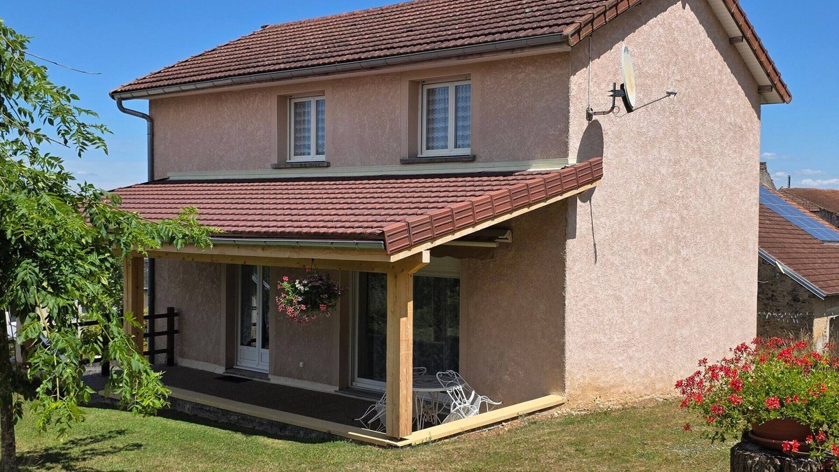 La Villedieu-en-Fontenette Cottage | Peaceful countryside cottage near nature