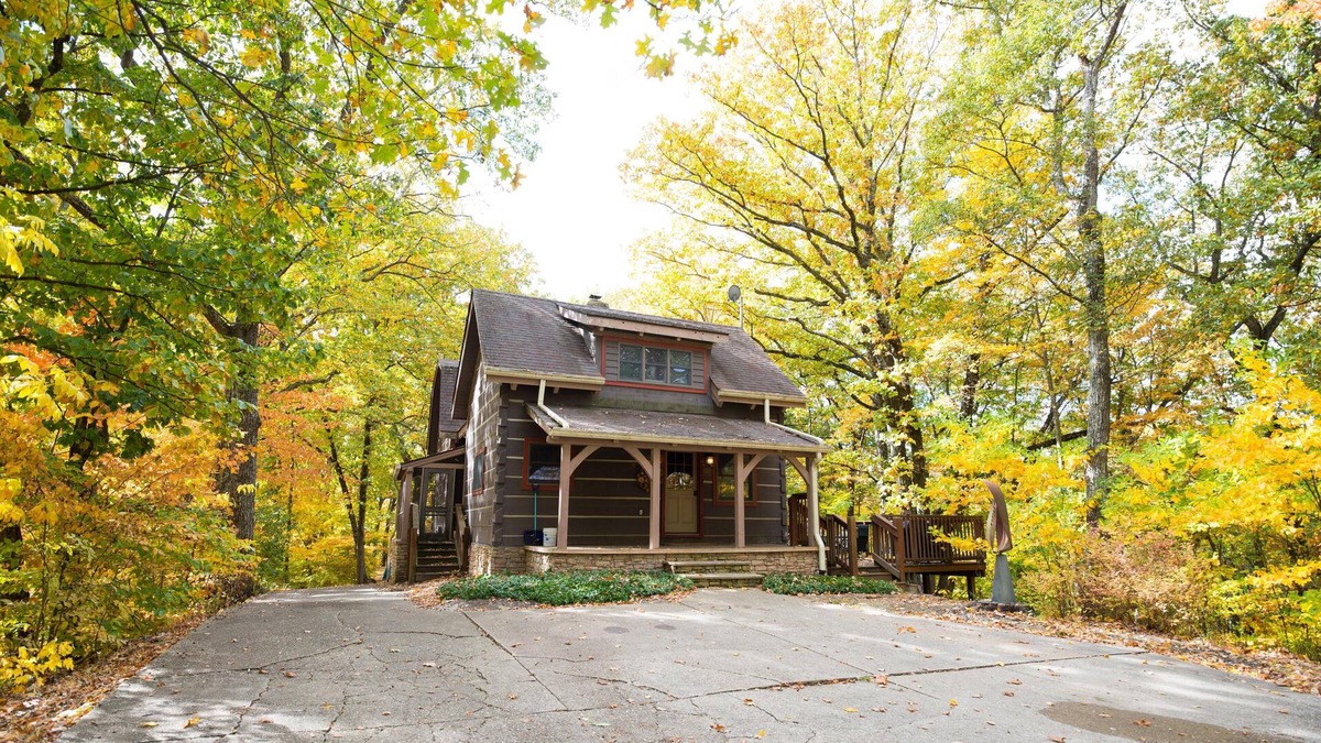 Gnaw Bone Cabin | Peace and luxury abound at Raspberry Ridge in Nashville, In!