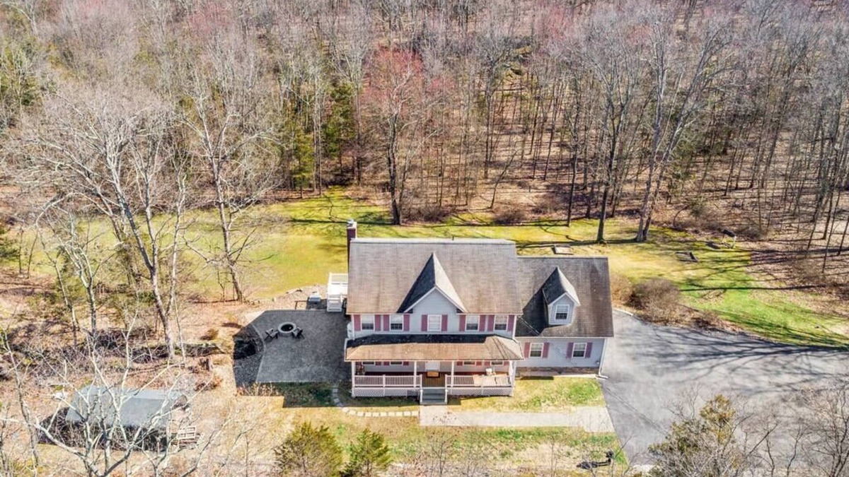 Chester House | Peace and Privacy at 5 BDRM Villa Set on Wooded Lot