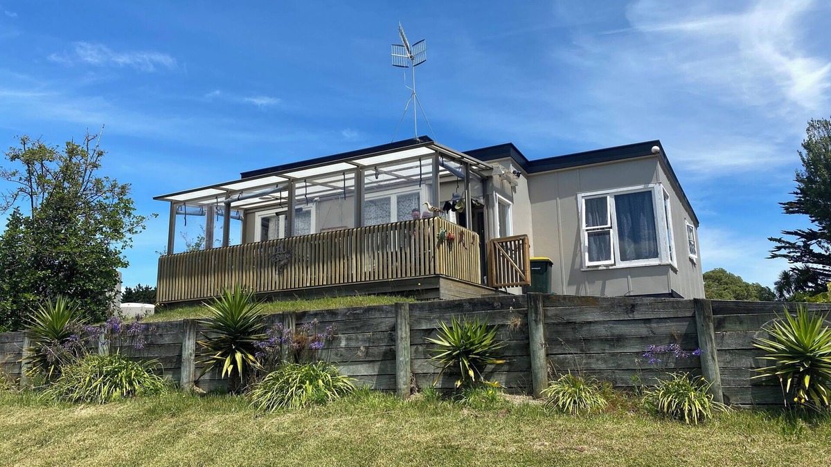 Hokio Beach House | PEACE AND QUIET AT HOKIO BEACH, CLOSE TO LEVIN, PET FRIENDLY