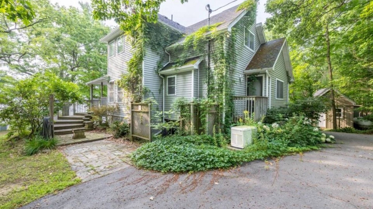 Central Frontenac Cottage | Peace and Tranquility at Luxury Frontenac Lake House