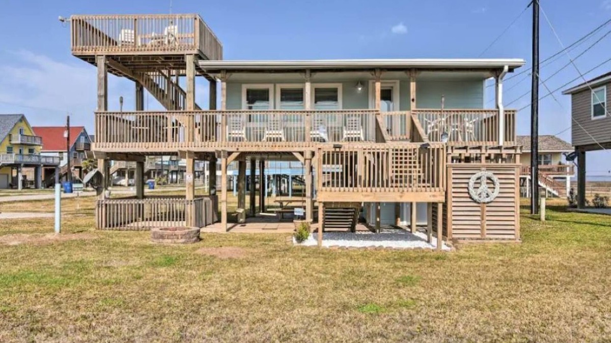 Surfside Beach House | Peace at the Beach-access to beach via walkway and blocks to drive on entrance