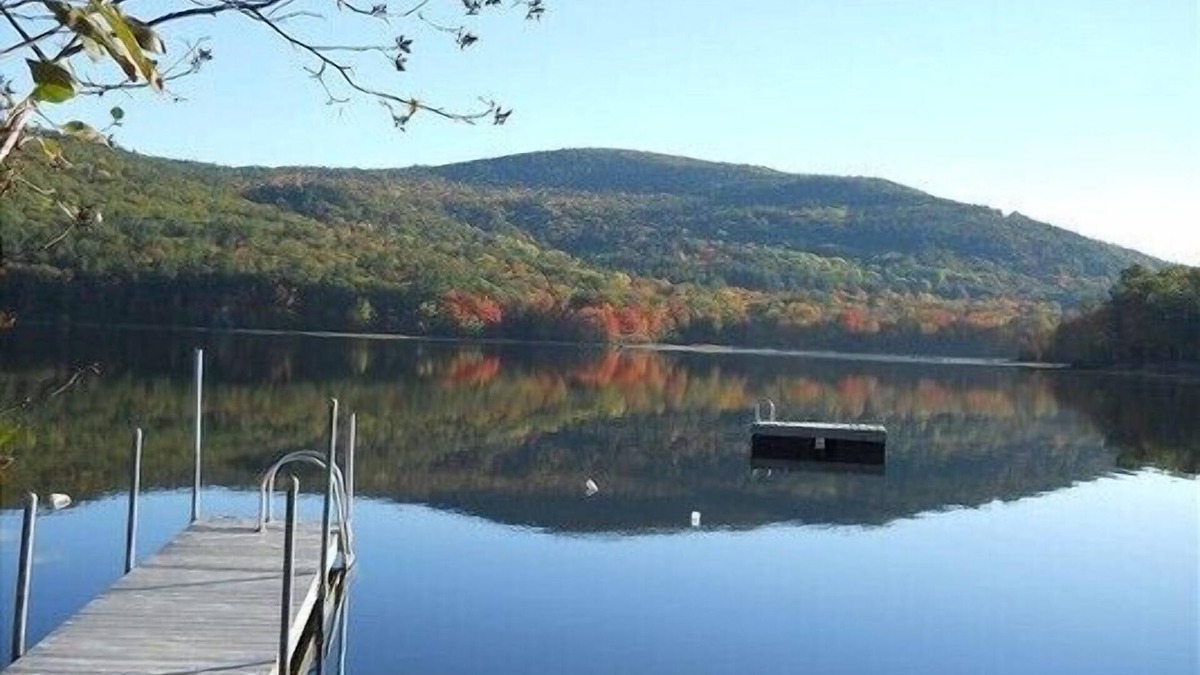Moultonborough House | Peace awaits you on Wakondah Pond