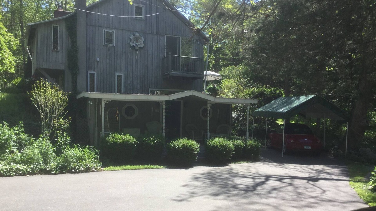 Deep River Center House | Peace Barn in the heart of the CT River Valley