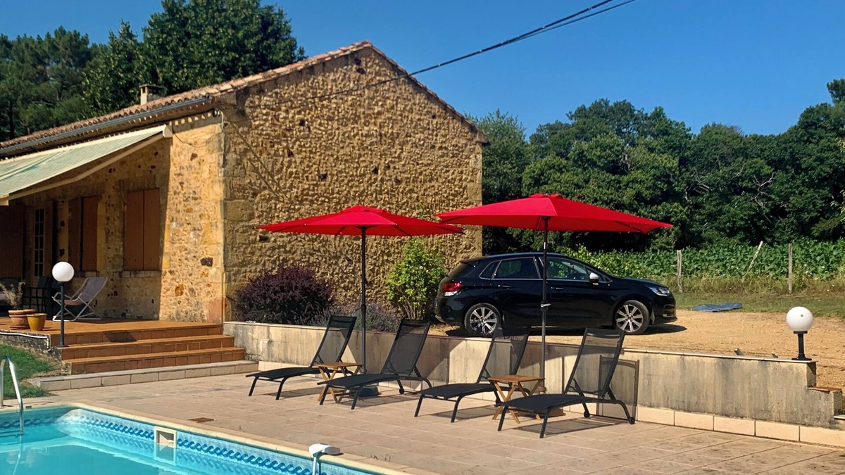 Saint-Romain-de-Monpazier House | Peaceful Retreat with Panoramic Views & Pool – Perfect for Families & Friends