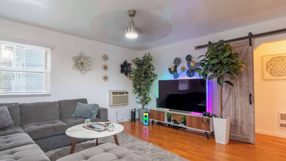 Pacific Beach House | Peace in PB by Cardo