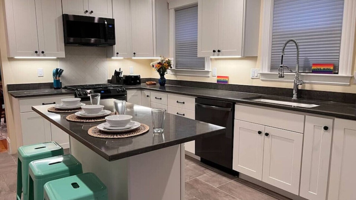 Everett House | PEACE IN THE CITY - Humble Luxury minutes from Boston, Beach & Casino