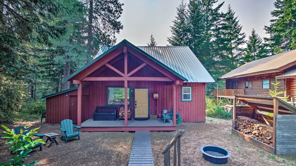 Cle Elum Cabin | Peace in the Pines: Cle Elum Cabin w/Trail!
