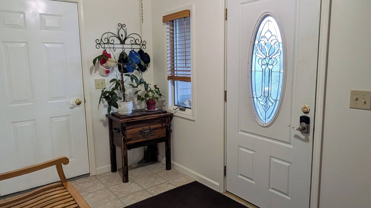 Hillman House | Peace of Heaven: 3-bedroom house in peaceful Hillman with AC