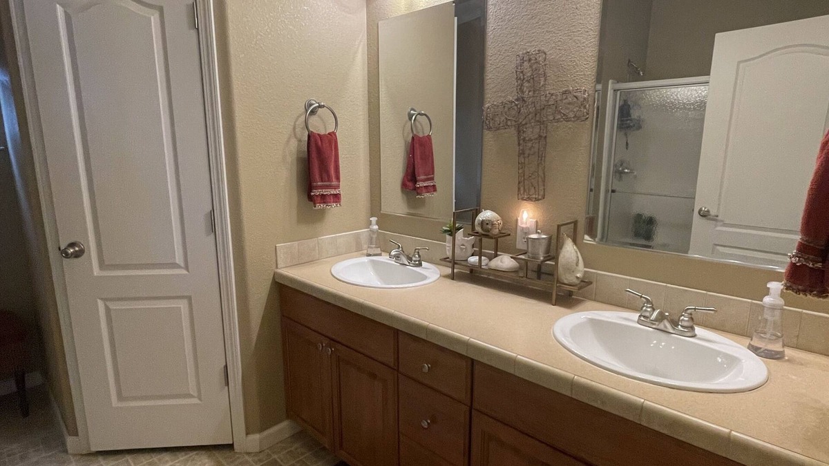 Caddo House | Peace on Possum Kingdom Lake- WATERFRONT with a large deck to escape and relax