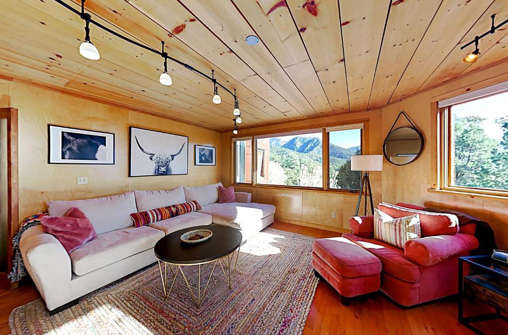 Valdez House | Peace & Pizza