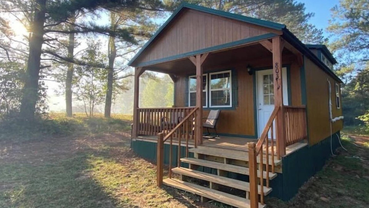 Ashdown Cabin | Peace & Quiet, near town but in a country/farm setting