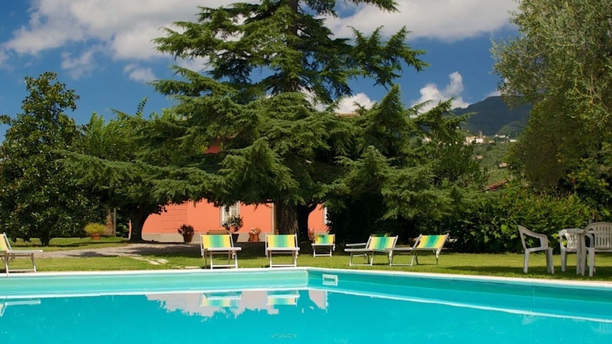 Capannori Villa | Peace, relaxation and privacy in the Lucca countryside. Swimming pool and air conditioning.