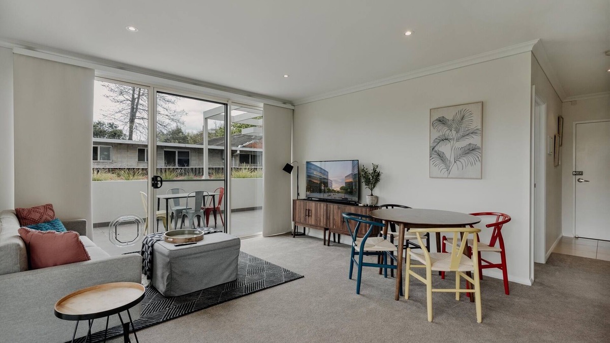 Turner Apartment | Peaceful 1-Bed Apartment Close to Lonsdale St