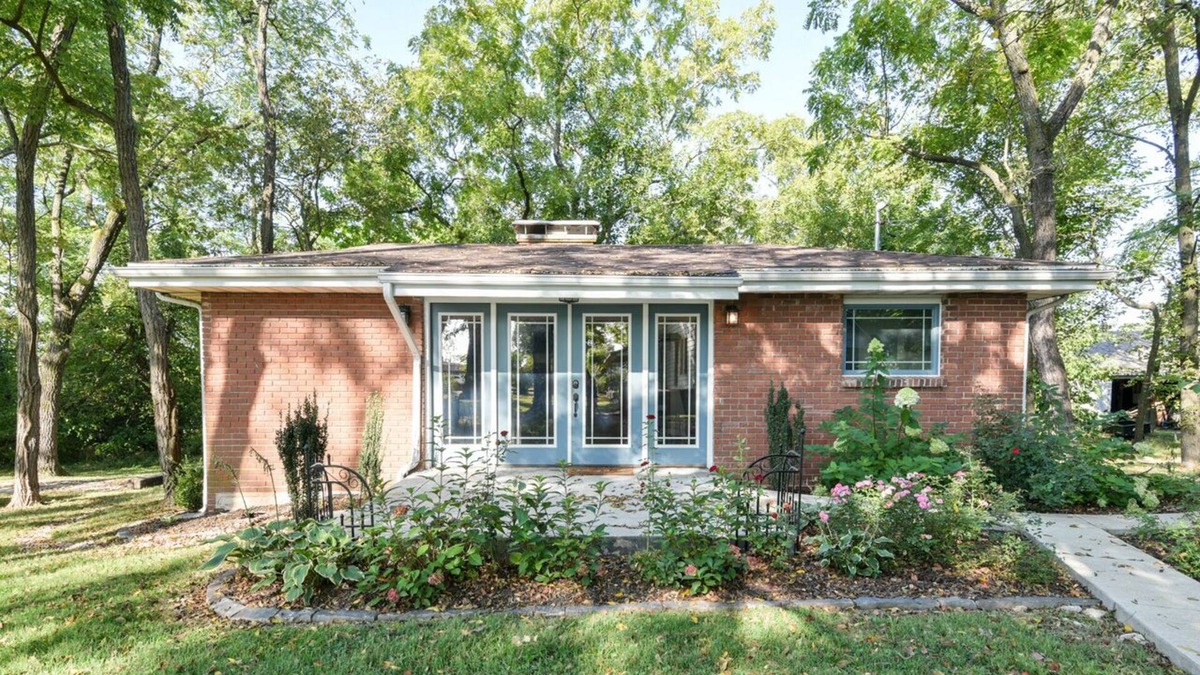 Mountain Grove House | Peaceful 1-bedroom guesthouse with fireplace