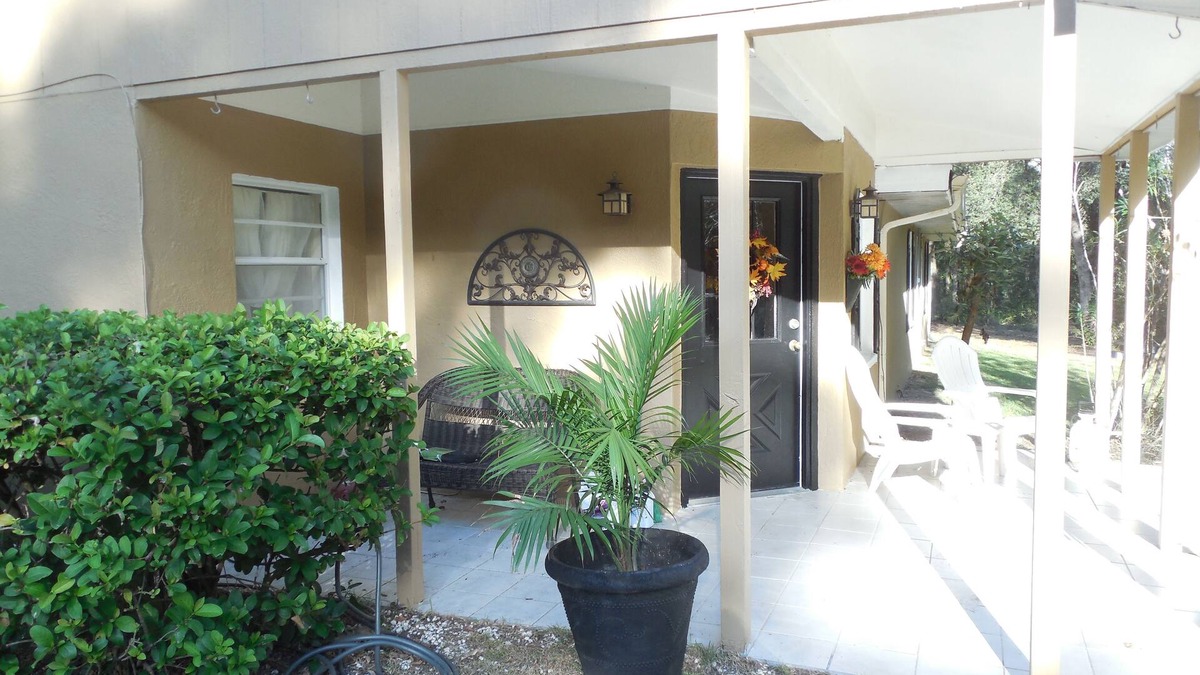 Brooksville House | Peaceful 2.5 acres setting in horse country - sit back and relax