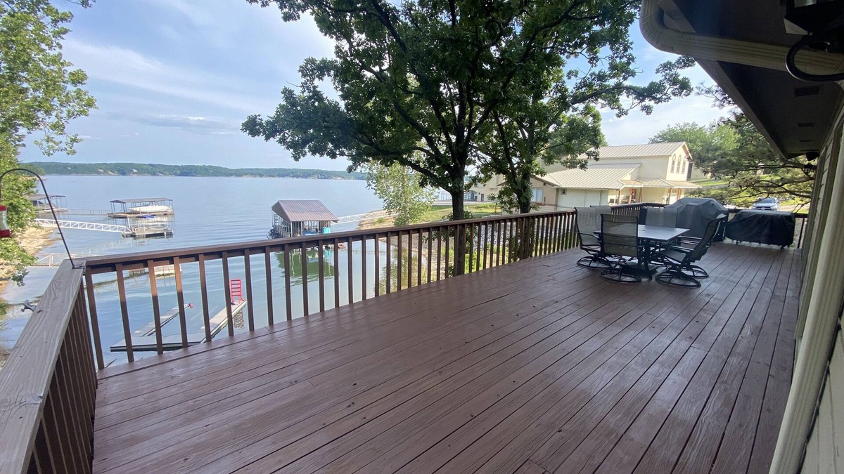 Afton House | Peaceful 2 acre Lakefront Home in Duck Creek w/Boat Dock, Game Room w/Wet Bar