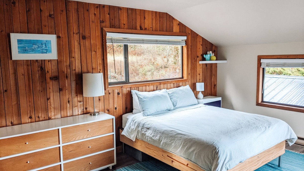 Salt Spring Island House | Peaceful 2 Bedroom Farmhouse at Nettledown Farms