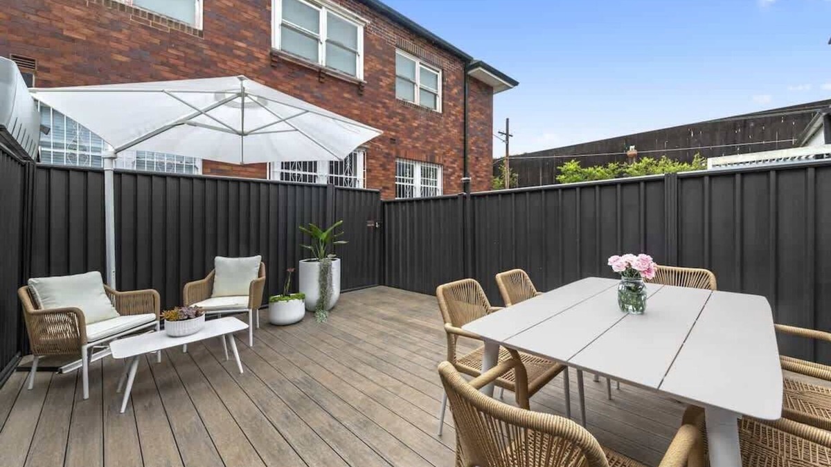 Bondi Junction House | Peaceful 2 bedroom with private backyard and BBQ