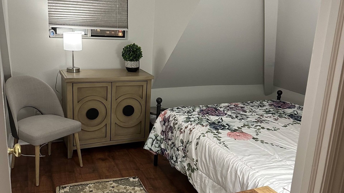 Stamford Apartment | Peaceful 2-bedroom apartment in wonderful Stamford with WiFi, AC