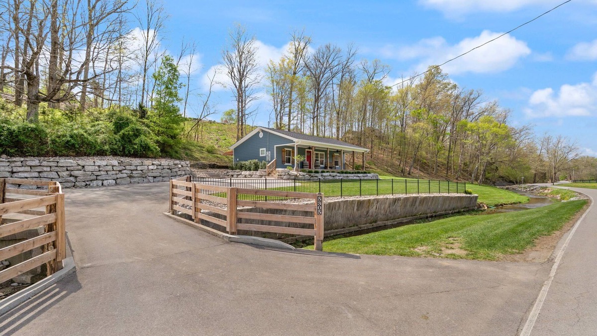 Mount Saint Francis Cottage | Peaceful 2-bedroom cottage in the beautiful Floyds Knobs with Hot Tub & Gym