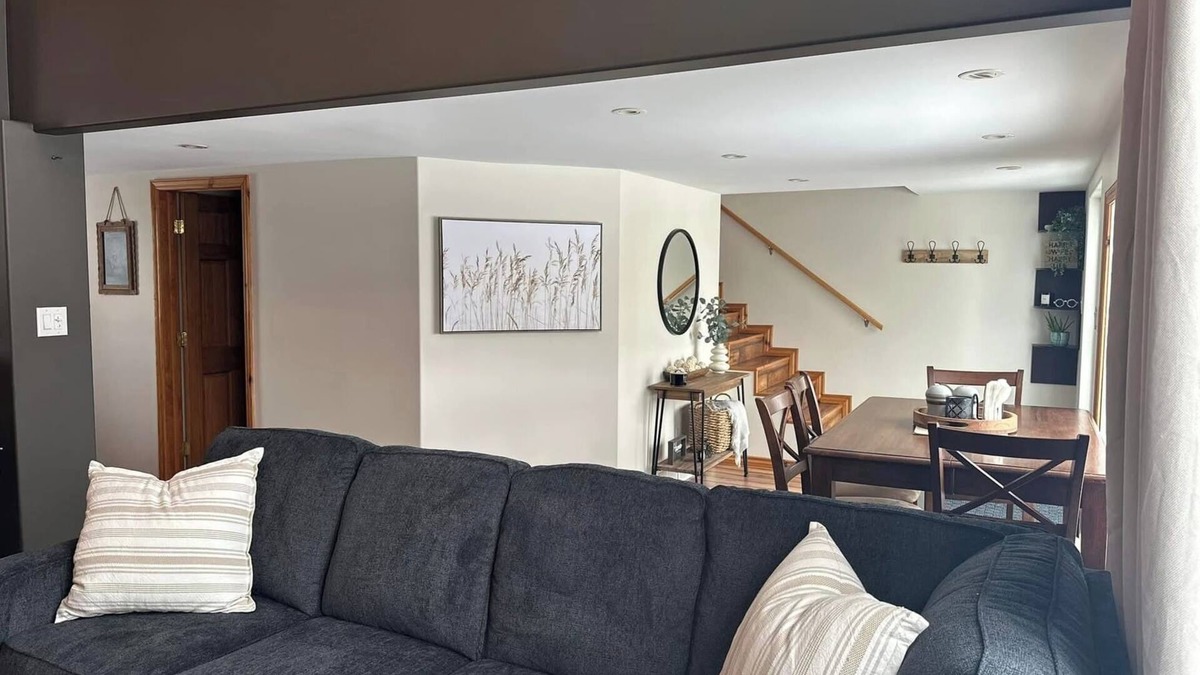 Petersfield Cottage | Peaceful 2-BR Waterfront Retreat. Lots of amenities ,AC,WiFi,and great fishing!