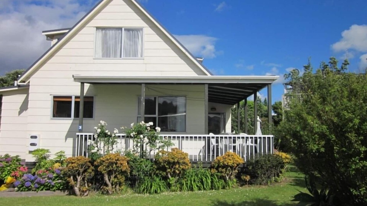 Whiritoa House | Peaceful 2 Storey House close to beach