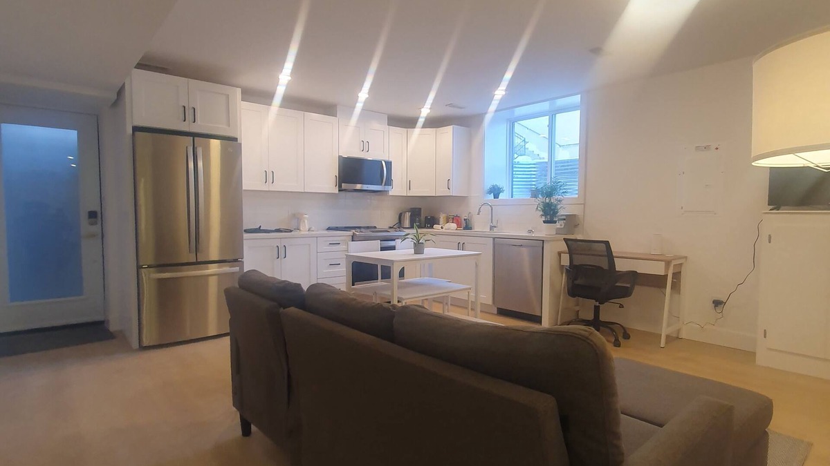 Upper Beaches Apartment | Peaceful 2BR close to transit