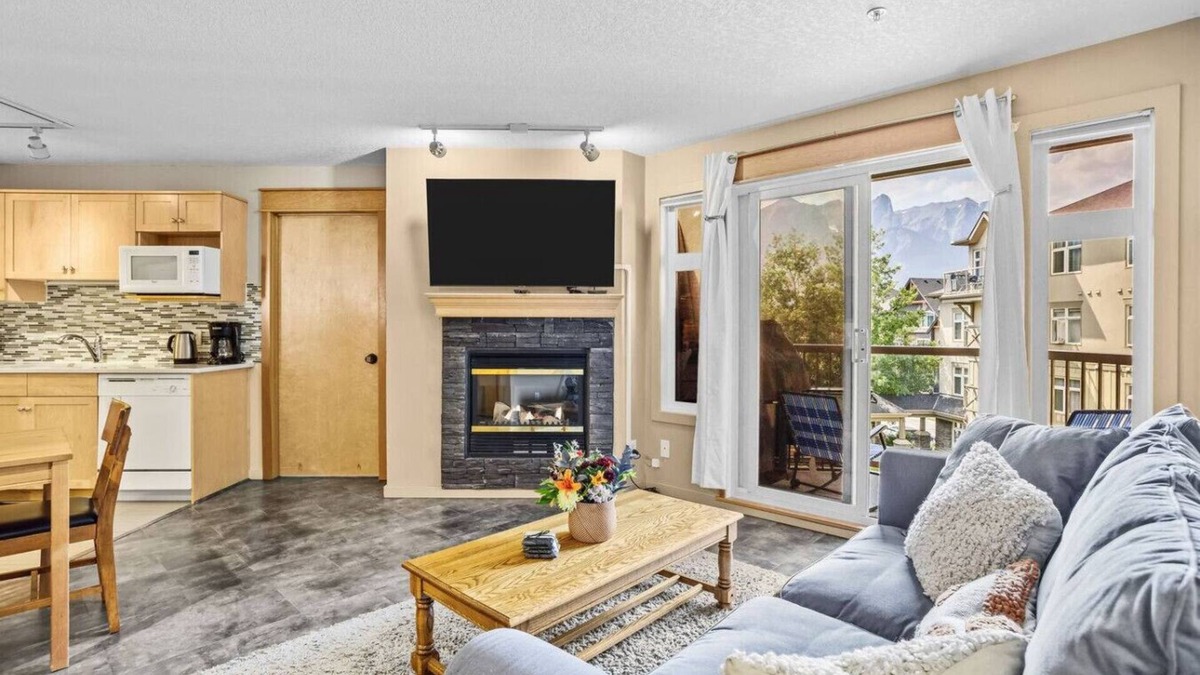 Cougar Creek Apartment | Peaceful 2BR for 8 w/Balcony, BBQ & Gym!