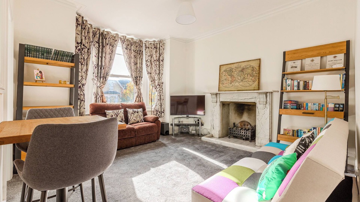 St. Leonard's Apartment | Peaceful 2BR MultiLVL apartment in Streatham