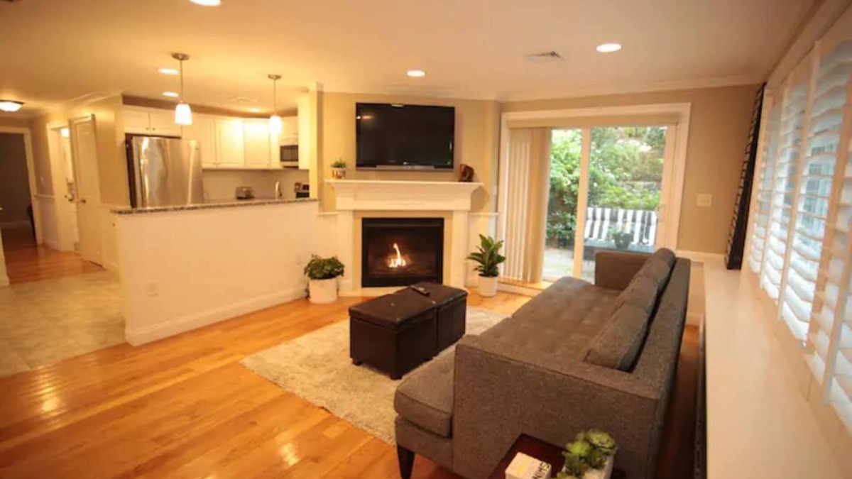 Melrose Apartment | Peaceful 2BR near US Route 1 and Boston.