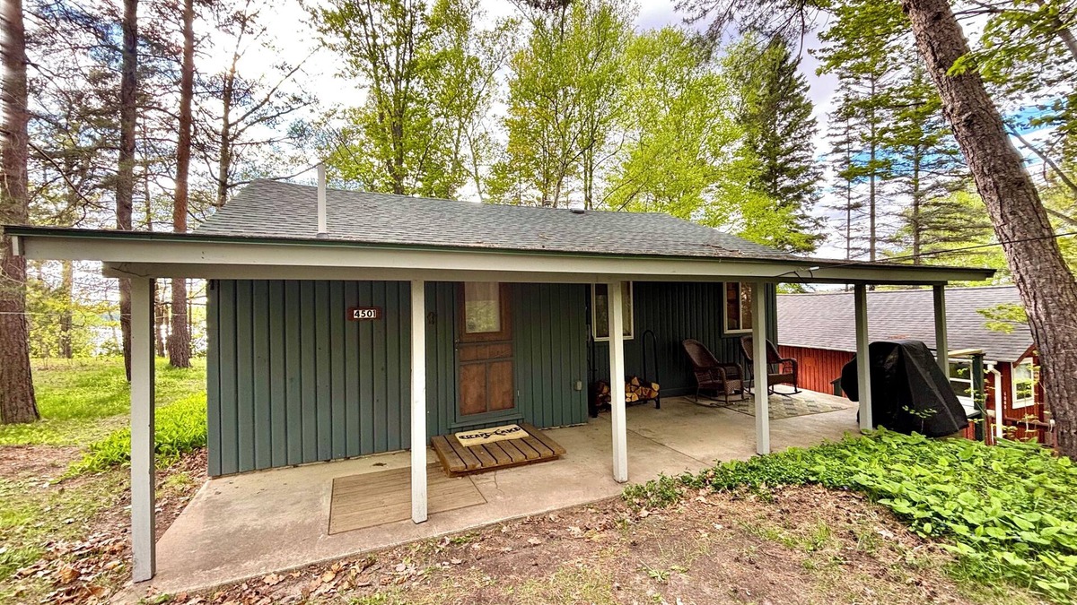Hale Cottage | Peaceful 3-Bedroom Getaway on Loon Lake – Paddle, Hike, Unwind