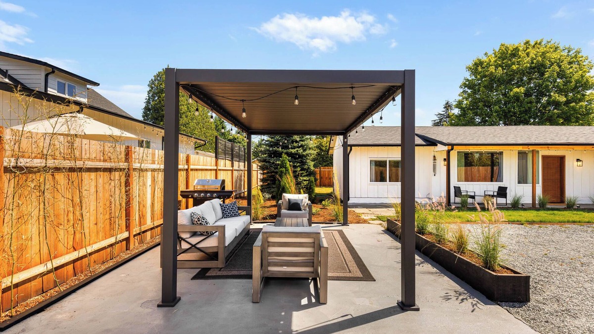 Puyallup House | Peaceful 3-bedroom house charming Puyallup by the Foothills Trail and Farm 12