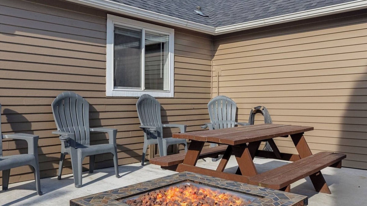 Mount Vernon House | Peaceful 3BR W/BBQ and Firepit Near Nature |Skagit