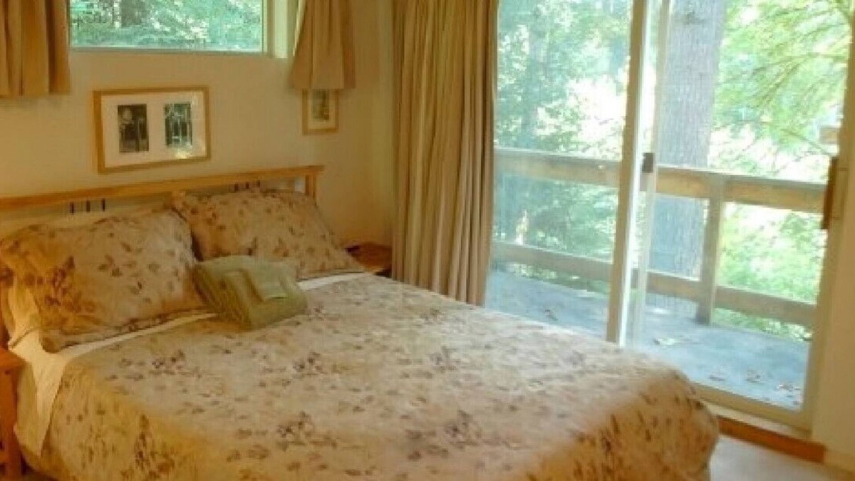 Maple Falls House | Peaceful 5BR Relaxing House! W/ Hot Tub, Free WiFi
