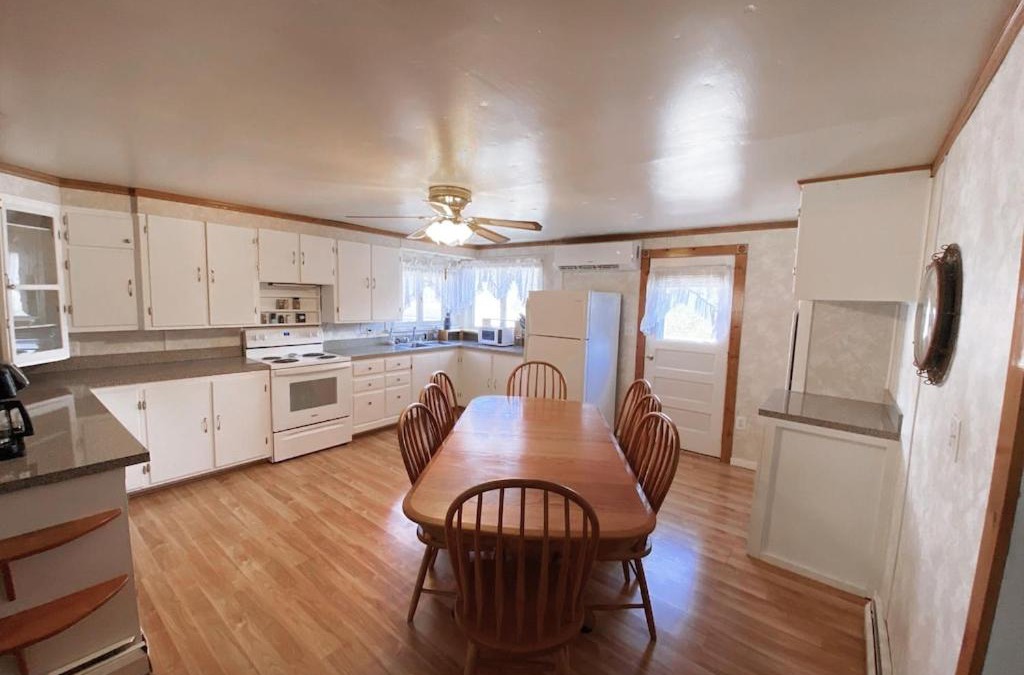 Huntingdon House | Peaceful Acres – Minutes to Raystown Lake