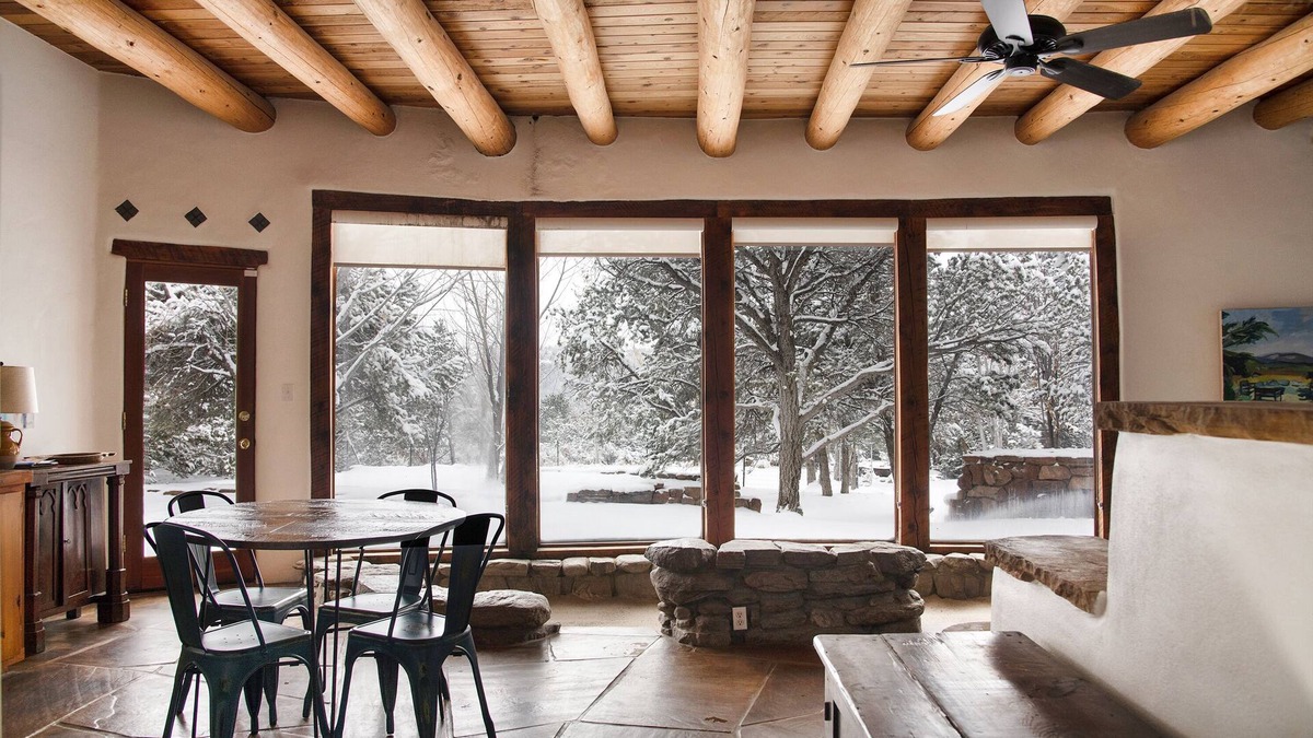 Valdez House | Peaceful Adobe Casita between Taos/TSV- Mountain Views, Hot Tub, Summer Garden