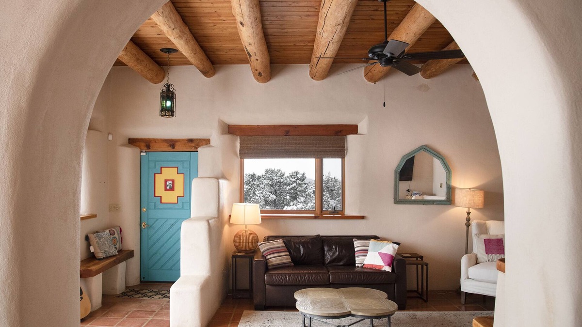 Valdez House | Peaceful Adobe home between Taos/TSV- Mountain Views, Hot Tub, Summer Garden
