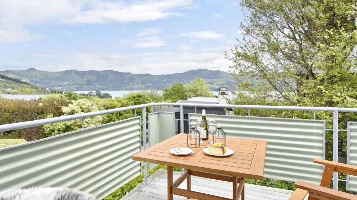 Akaroa House | Peaceful Akaroa Retreat - pet friendly