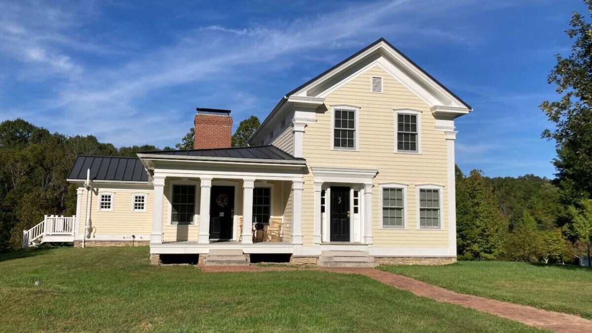 Hillsboro House | Peaceful and Beautiful Farm Stay Retreat Near Rocky Fork Lake