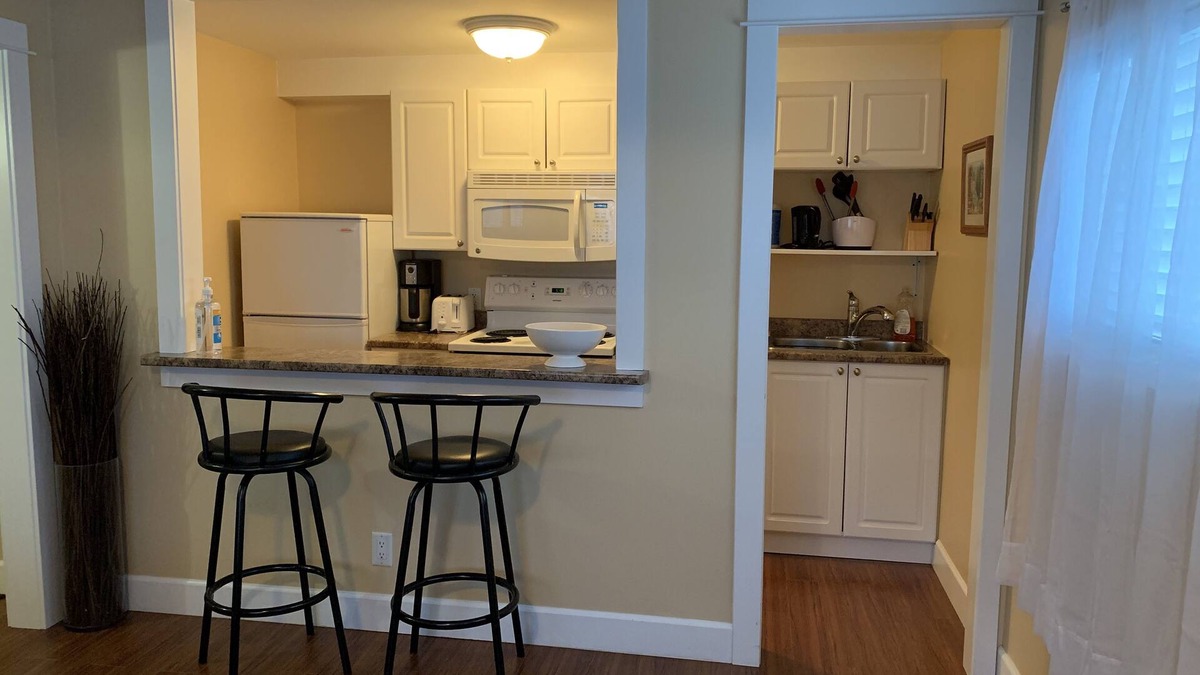 Regional District of Nanaimo Cottage | Peaceful and centrally located place - on Westwood Lake.