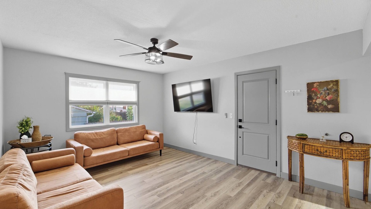 Altoona Apartment | Peaceful and Cozy - 2BR 1BA/Washer/Parking