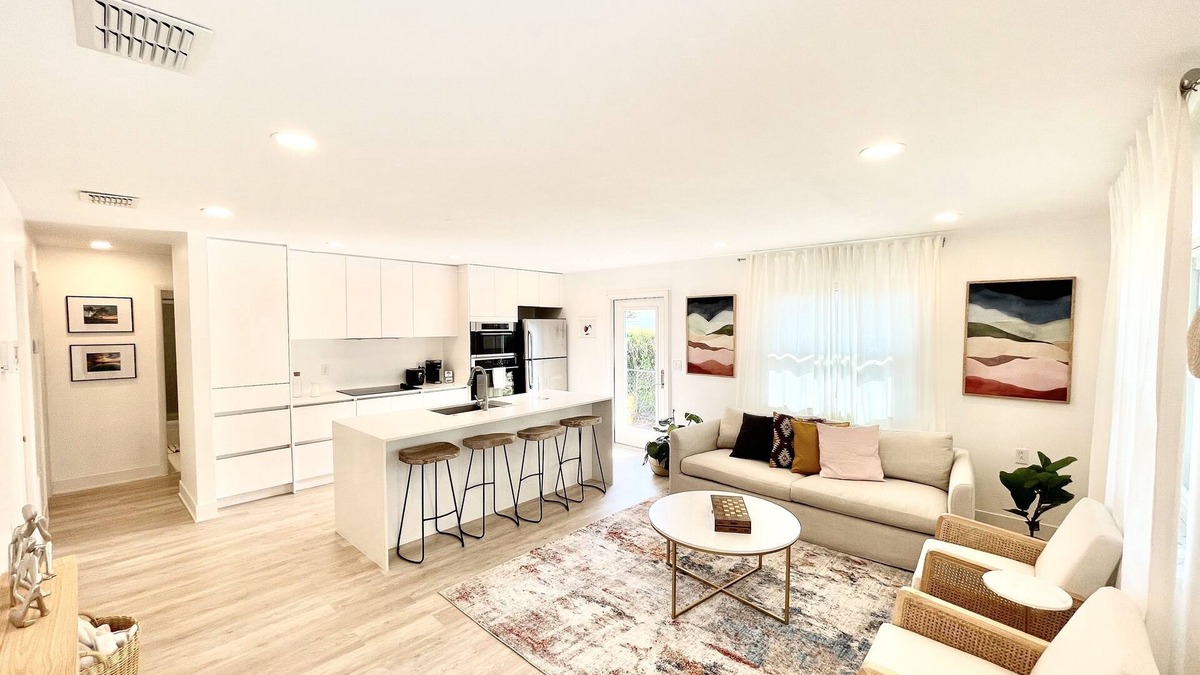 Naples Park Cottage | Peaceful and cozy beach house in North Naples