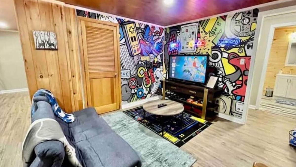 Walnut Mountain Cabin | Peaceful and Cozy Mountain Cabin with Arcade, Pool, Hot Tub, and Fire Pit!