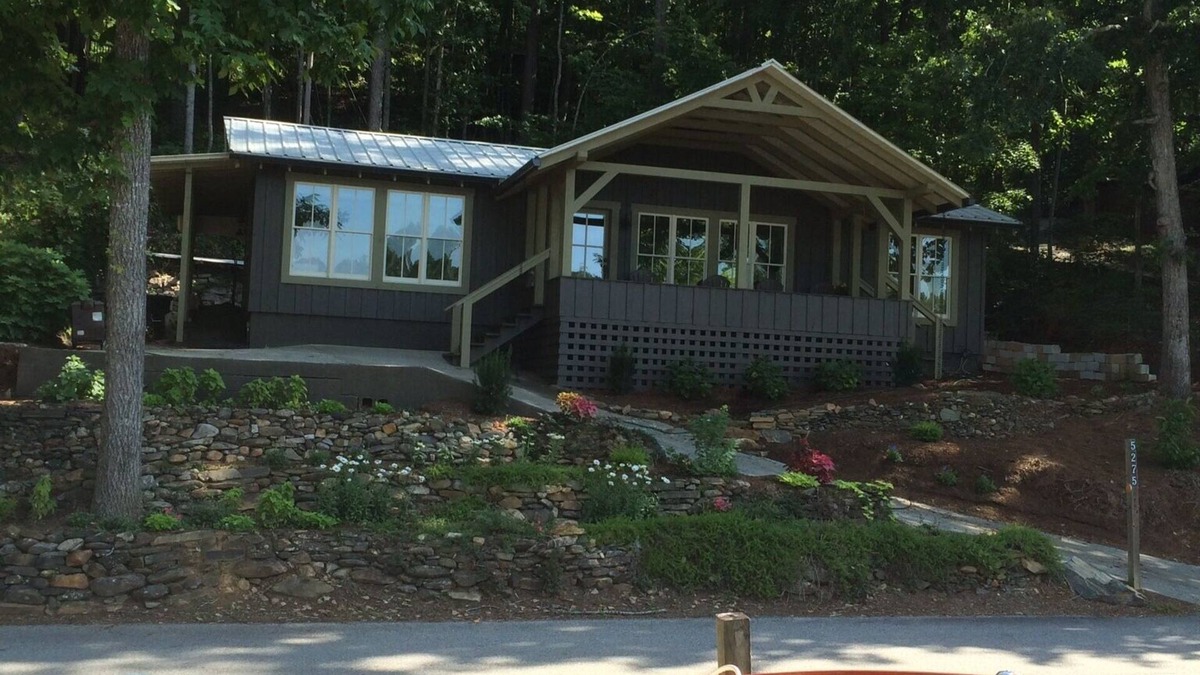 Tiger Cottage | Peaceful and cozy! Murray Cove Cottage On Beautiful Lake Burton