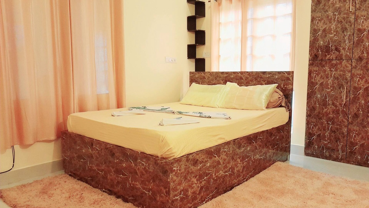 Kolkata Bed & Breakfast | Peaceful and elegant Room in an apartment