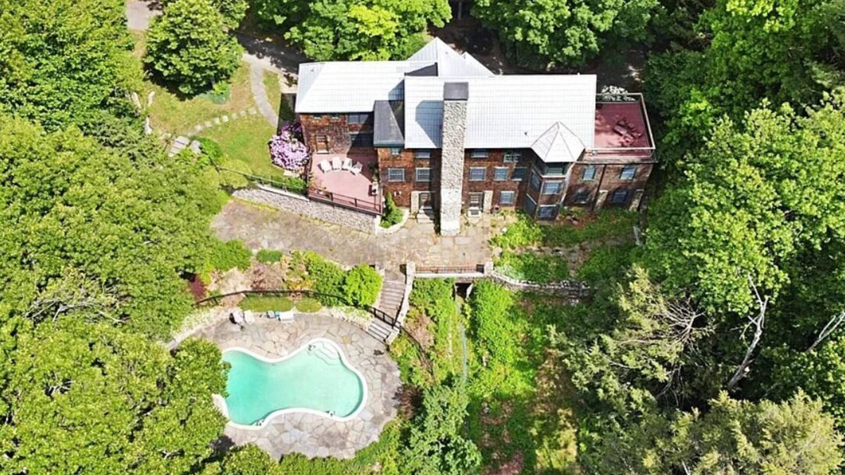 Harvard House | Peaceful and Natural Historic Country Home